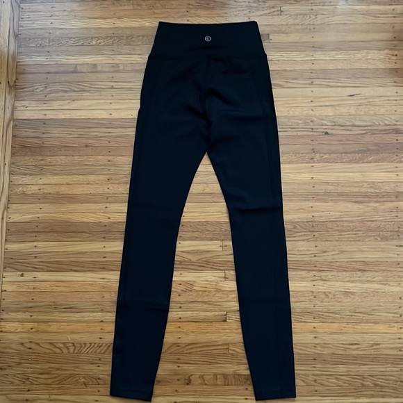 Gilly Hicks Active Energize High Rise 7/8 Leggings - Picture 7 of 9